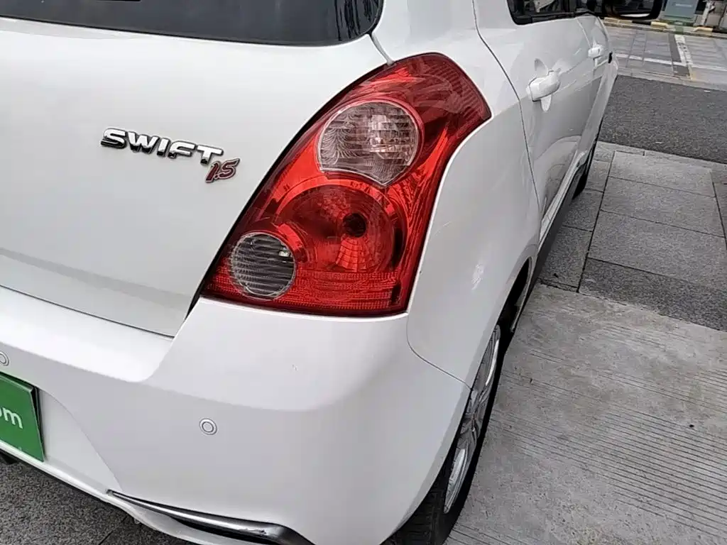 Suzuki Swift 2014 — фото 8
