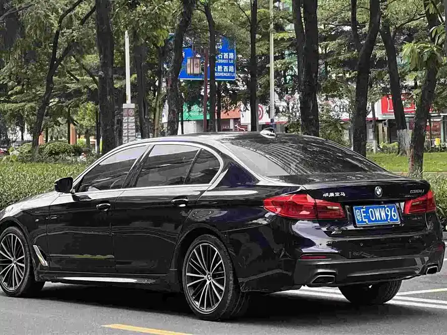 BMW 5 Series 2019 — фото 8