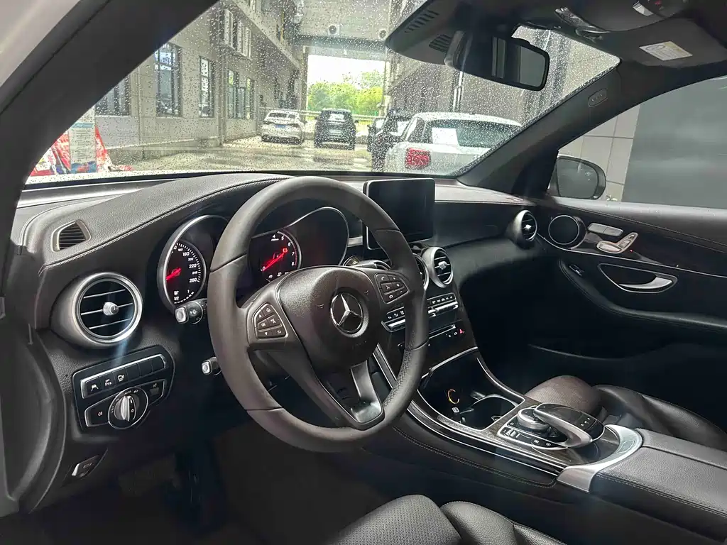Mercedes-Benz GLC 2017 — фото 12