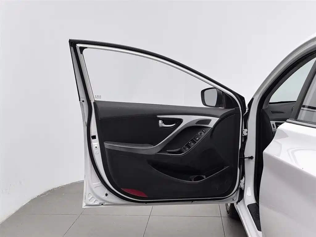 Hyundai Elantra Langdong 2018 — фото 8