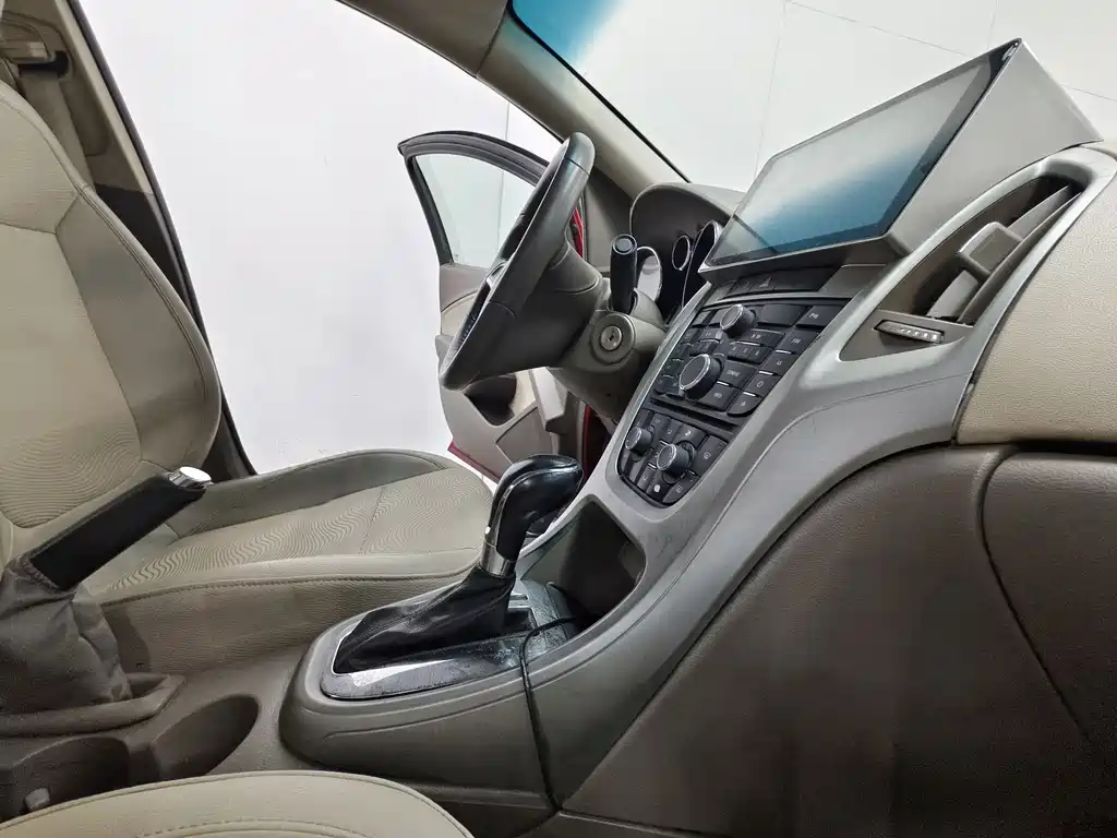 Buick Excelle 2011 — фото 15