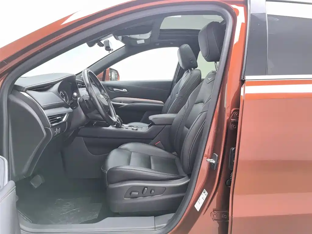 Cadillac XT4 2019 — фото 10