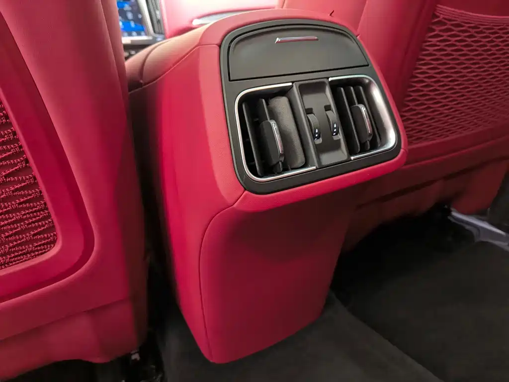 Maserati Levante 2017 — фото 26