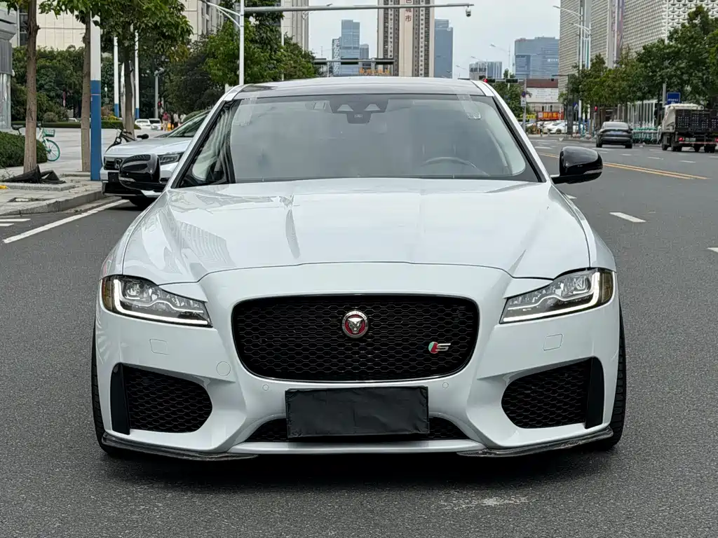 Jaguar XF 2017 — фото 2