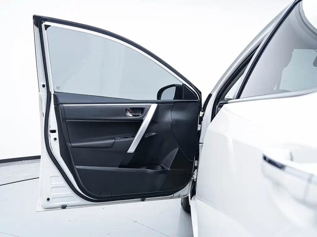 Toyota Corolla 2017 — фото 17