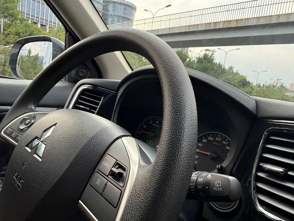 Mitsubishi Outlander 2021 — фото 23