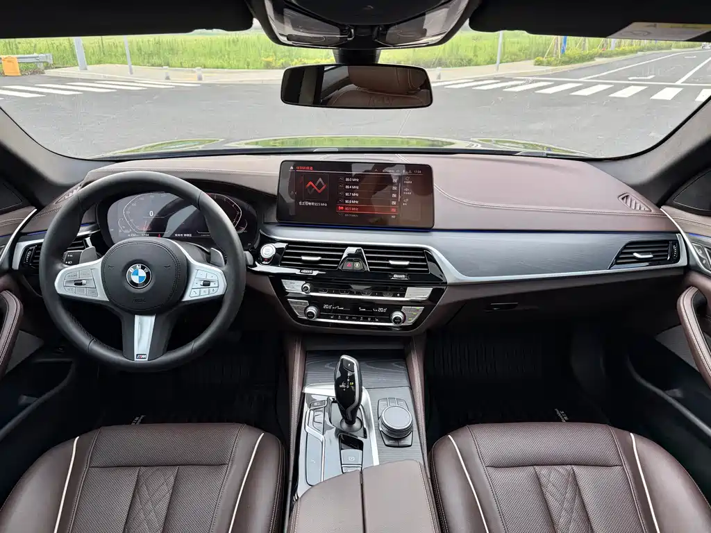 BMW 5 Series 2023 — фото 12