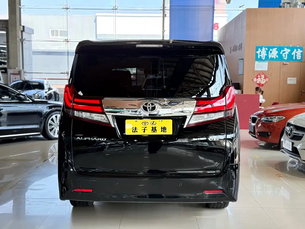 Toyota Alphard 2018 — фото 19
