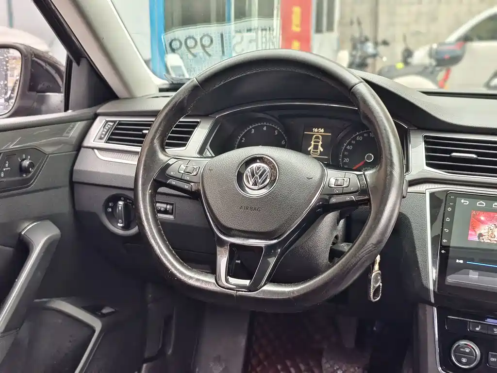 Volkswagen Passat 2017 — фото 9