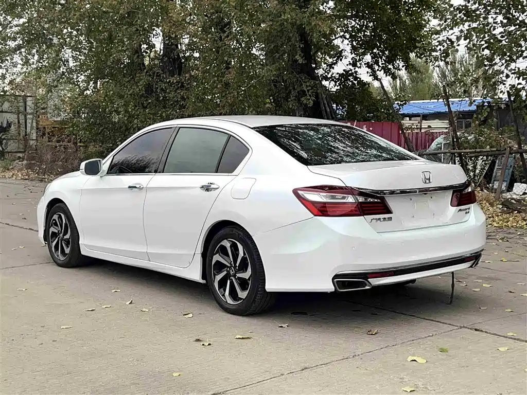 Honda Accord 2016 — фото 9