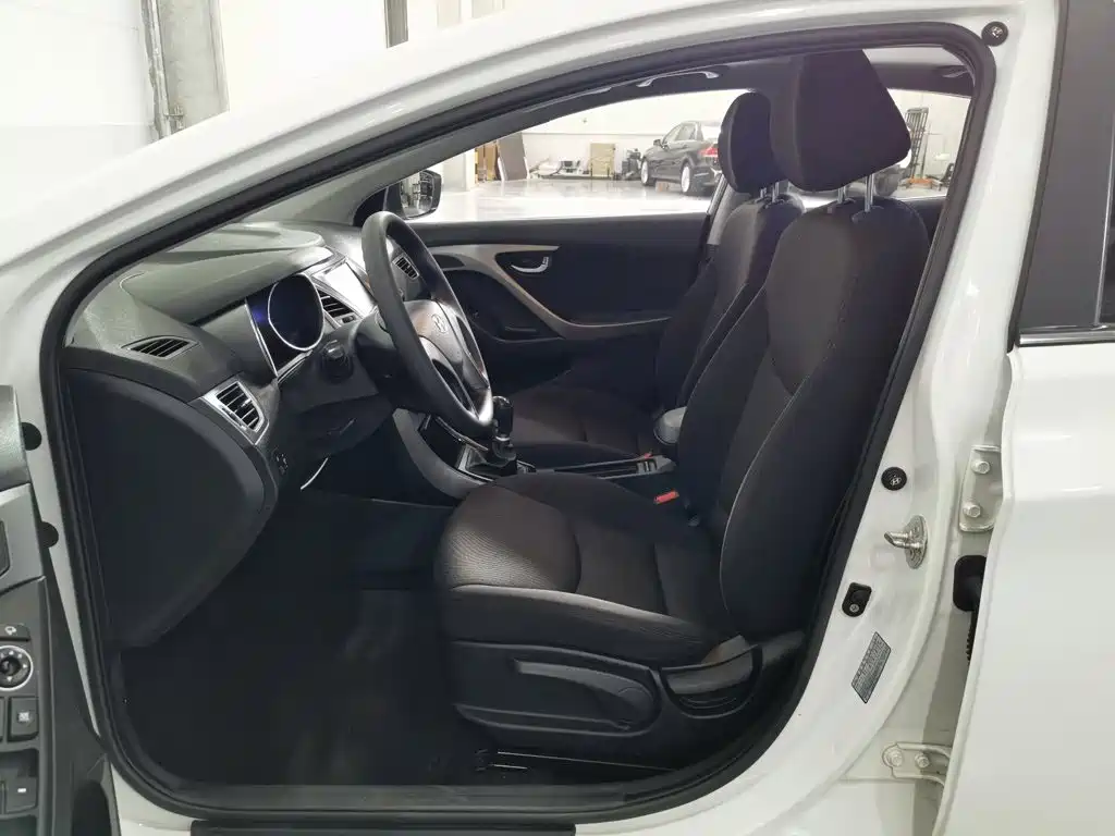 Hyundai Elantra Langdong 2016 — фото 10