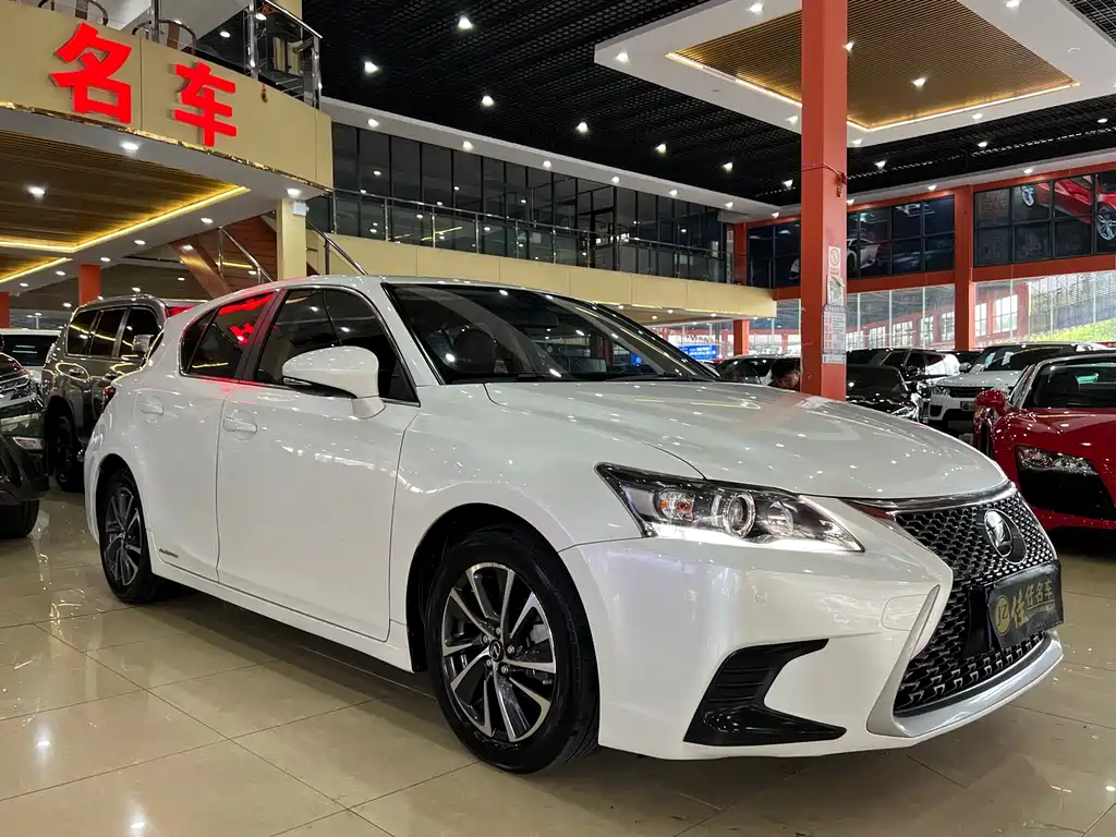 Lexus CT 2017 — фото 3