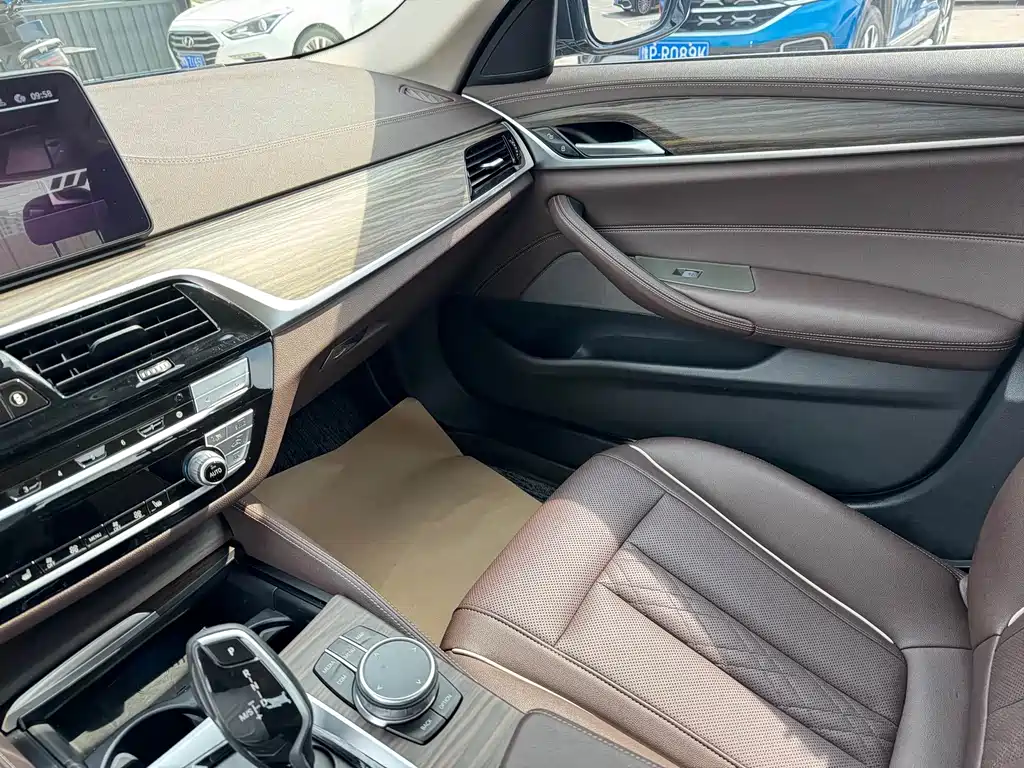 BMW 5 Series New Energy 2021 — фото 11