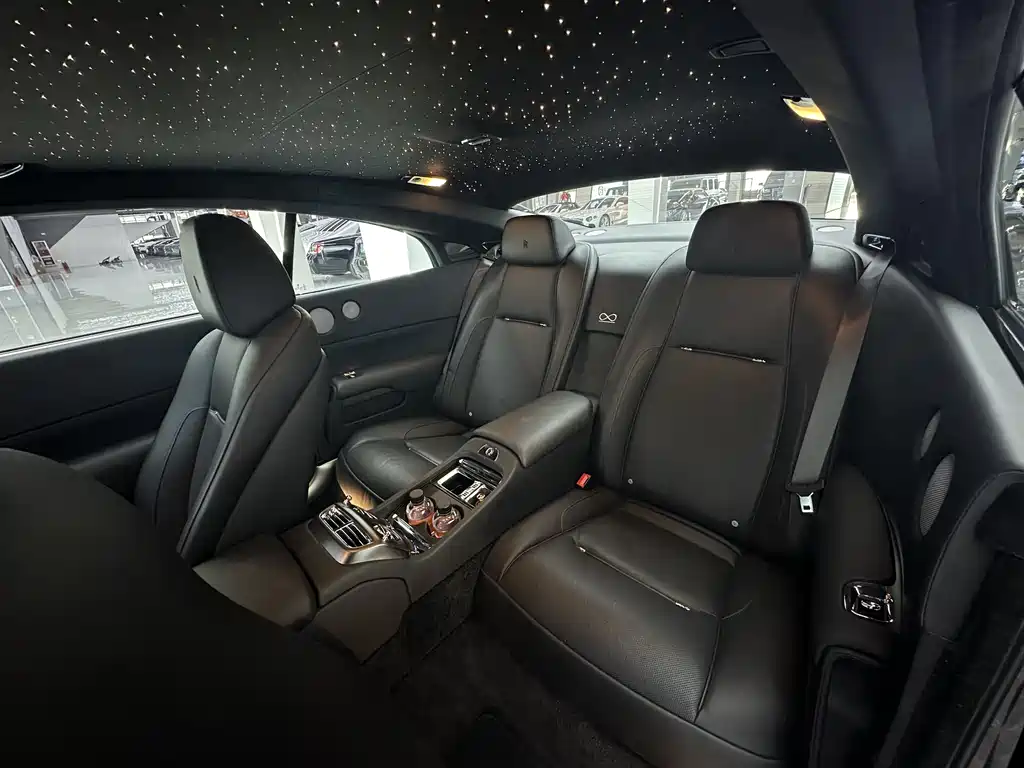 Rolls-Royce Wraith 2017 — фото 31