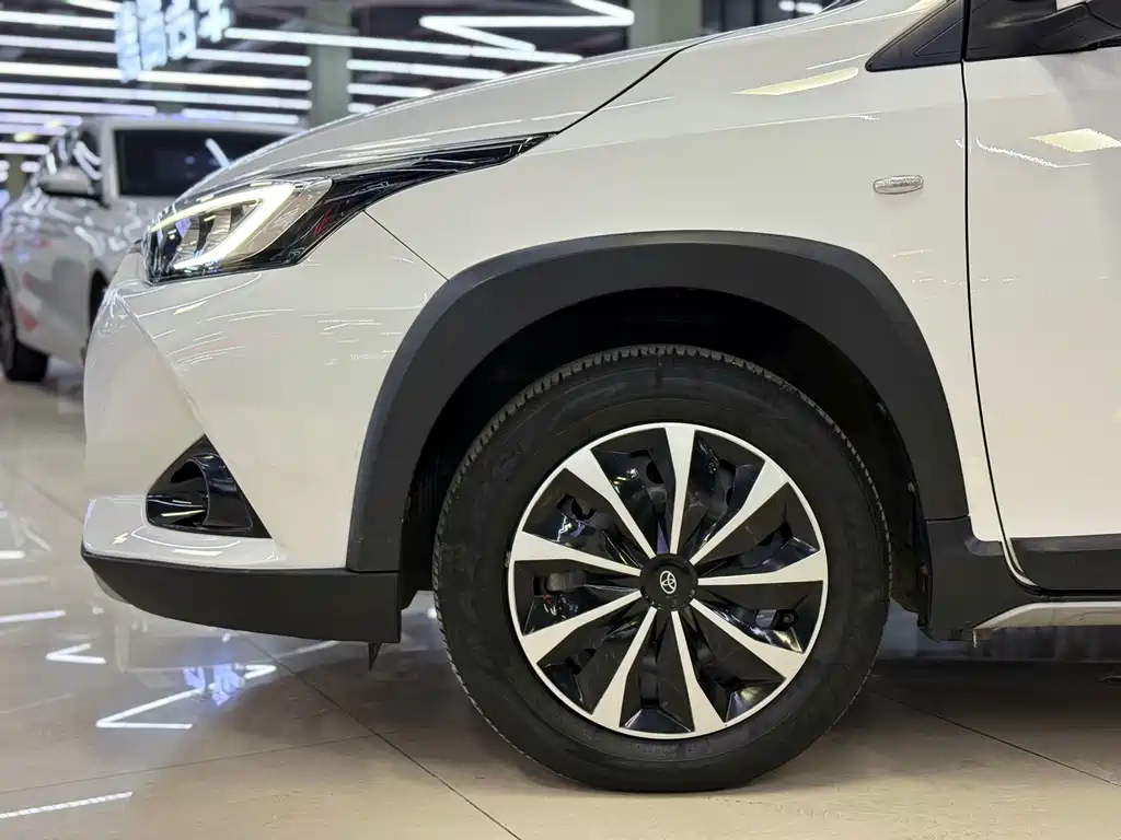 Toyota Yaris L 2022 — фото 16