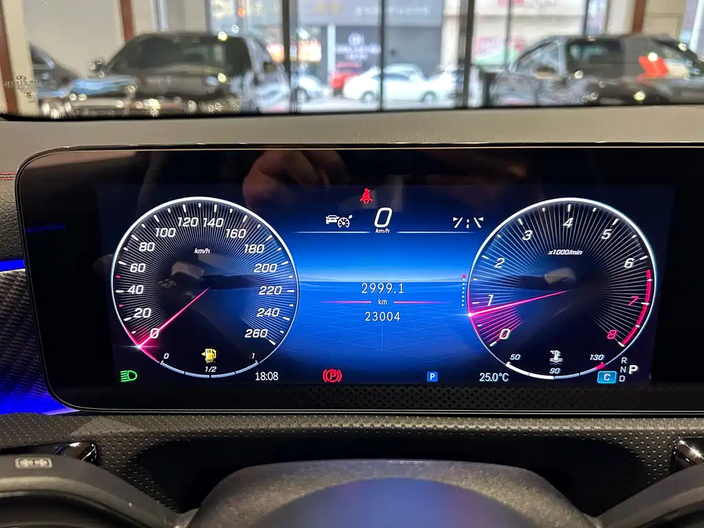 Mercedes-Benz A-Class 2024 — фото 12