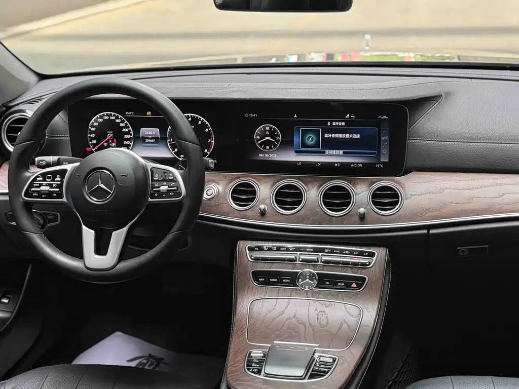 Mercedes-Benz E-Class 2019 — фото 13
