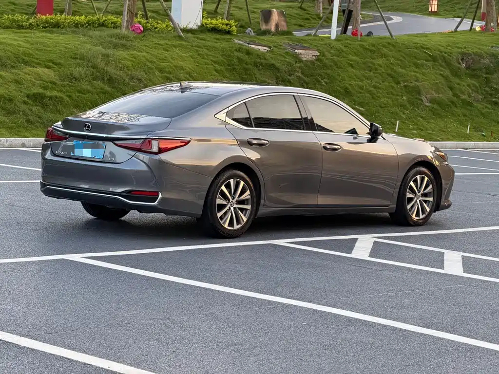 Lexus ES 2018 — фото 4
