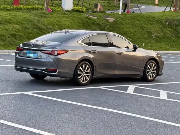 Lexus ES 2018