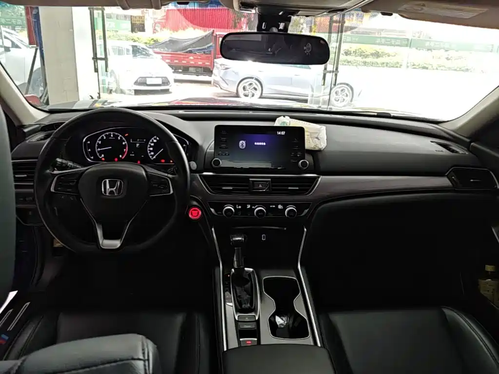 Honda Accord 2018 — фото 10