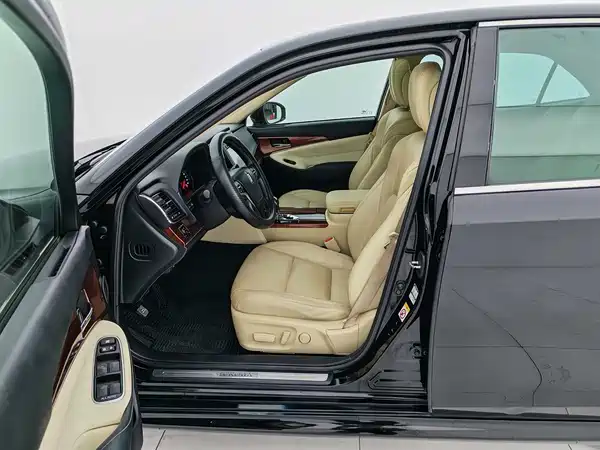 Toyota Crown 2016