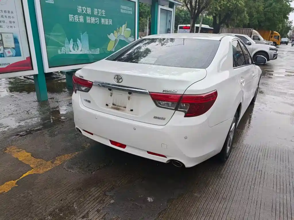 Toyota Reiz 2015
