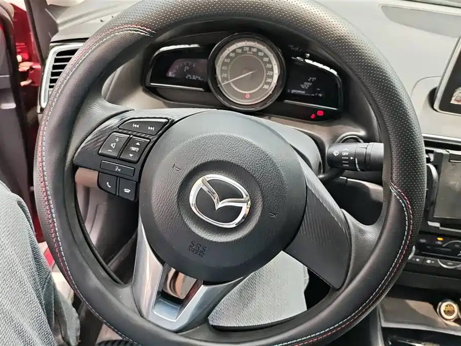 Mazda 3 Axela 2016 — фото 15