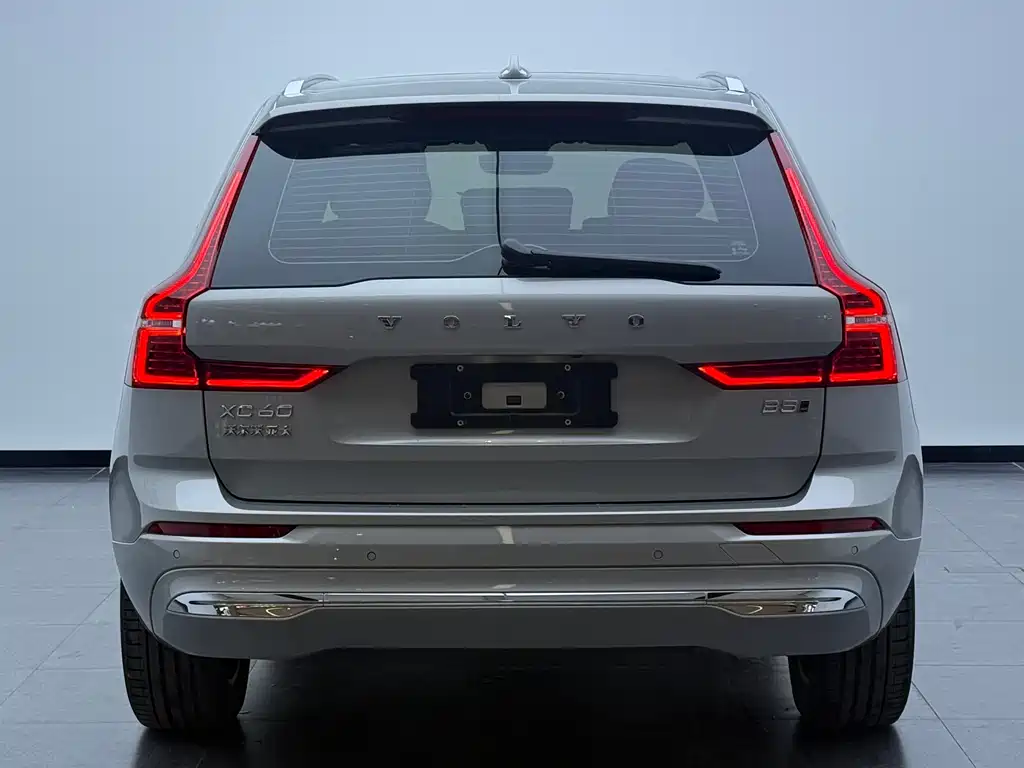 Volvo XC60 2022 — фото 6