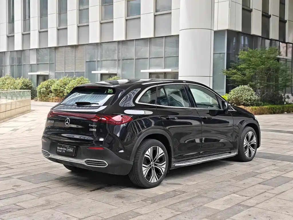 Mercedes-Benz EQE SUV 2025