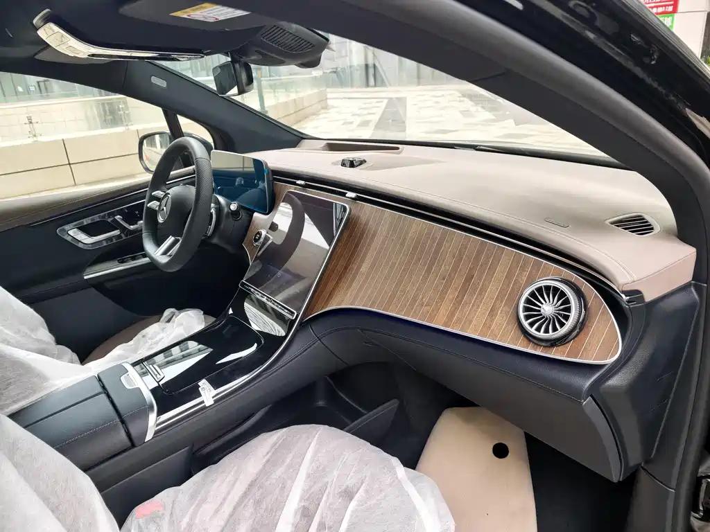 Mercedes-Benz EQE SUV 2025 — фото 17