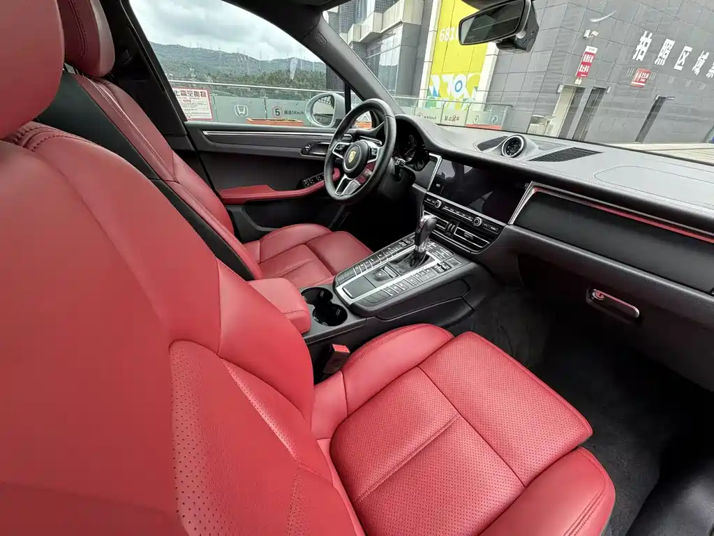 Porsche Macan 2019 — фото 32