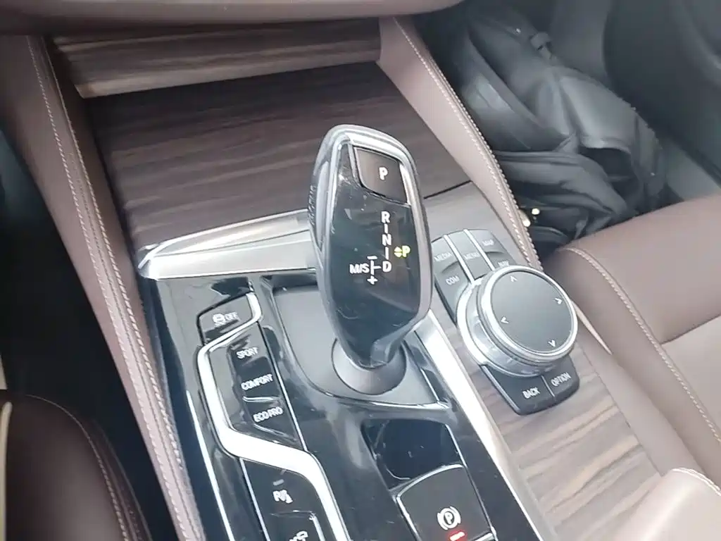 BMW 5 Series 2021 — фото 14