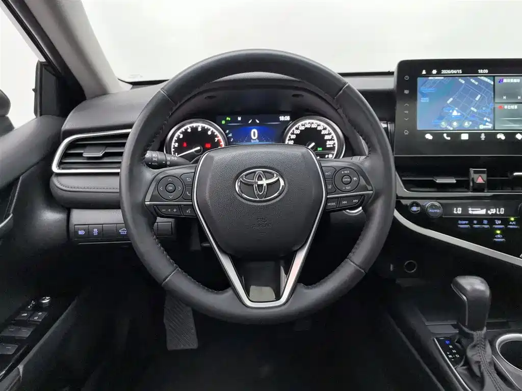 Toyota Camry 2023 — фото 11