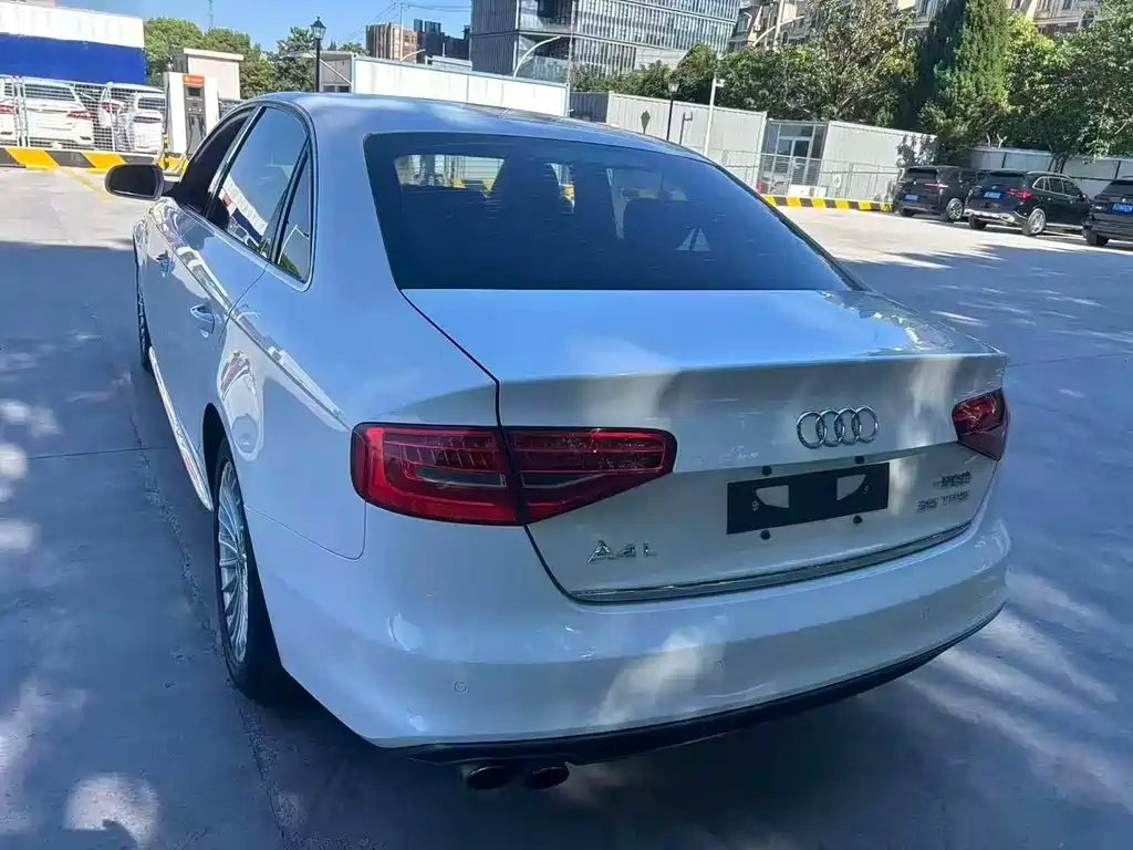 Audi A4L 2016