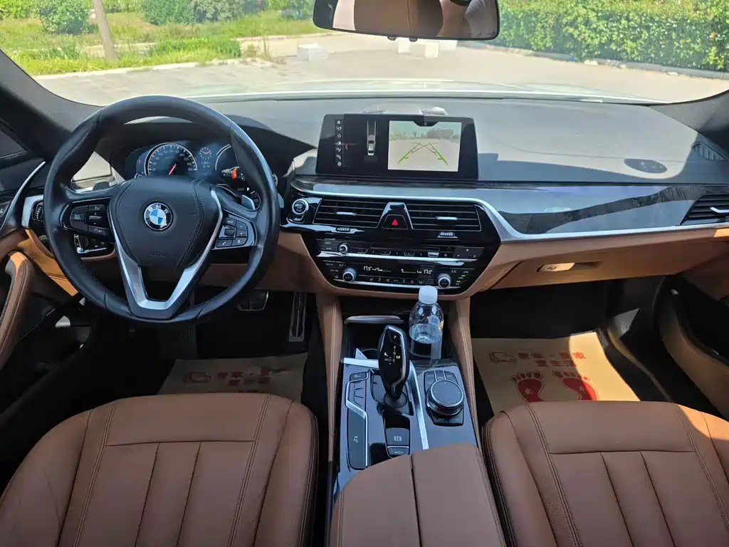 BMW 5 Series 2018 — фото 9