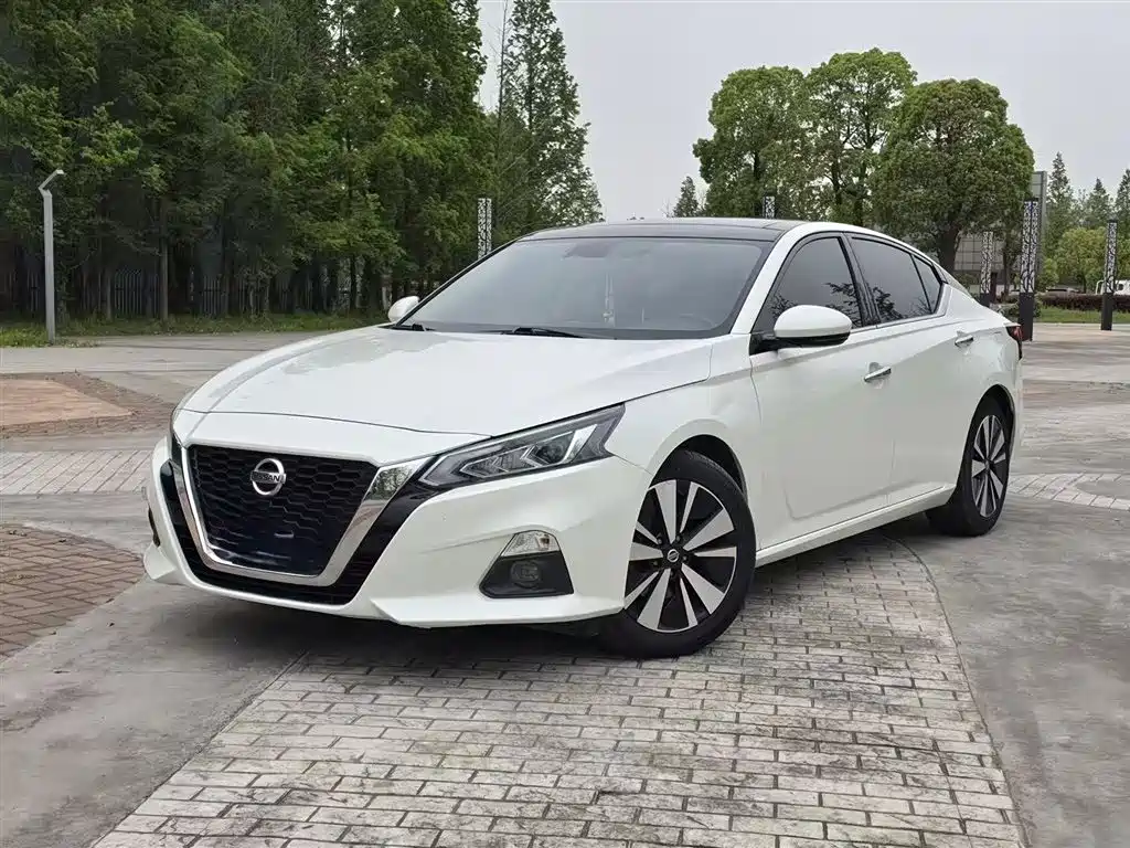 Nissan Teana 2022 — фото 1