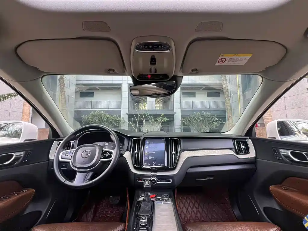 Volvo XC60 2018 — фото 13