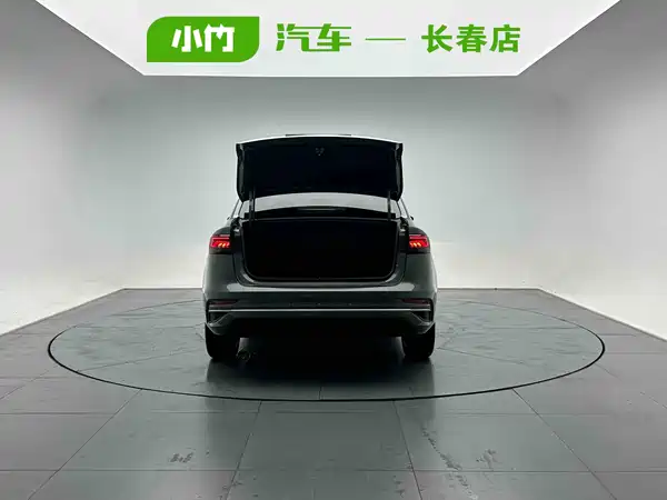 Geely Emgrand 2022