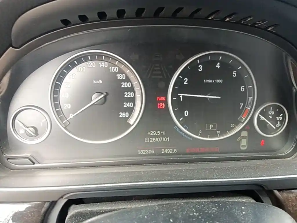 BMW 5 Series 2016 — фото 12
