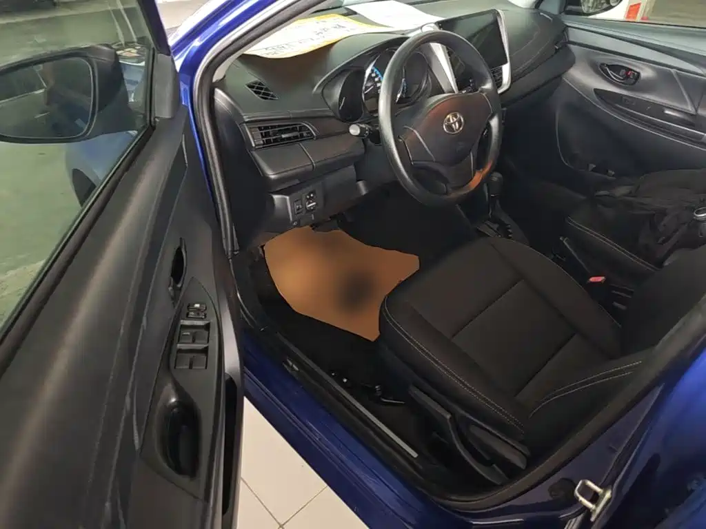 Toyota Yaris L 2017 — фото 16