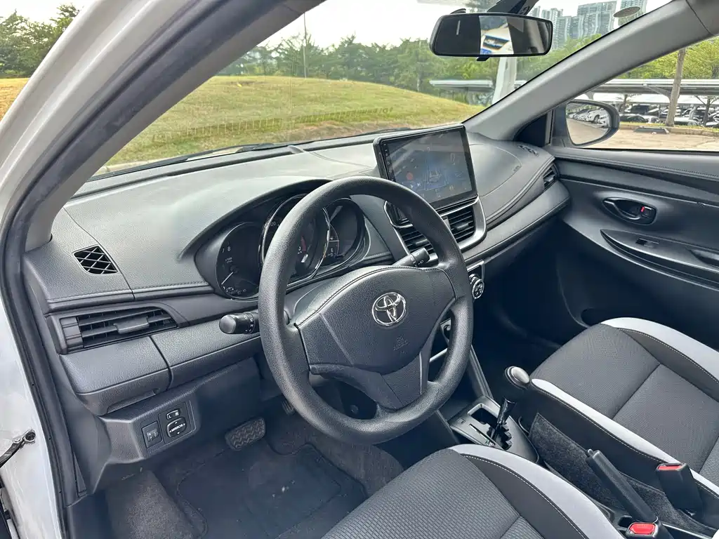 Toyota Yaris L 2020 — фото 14