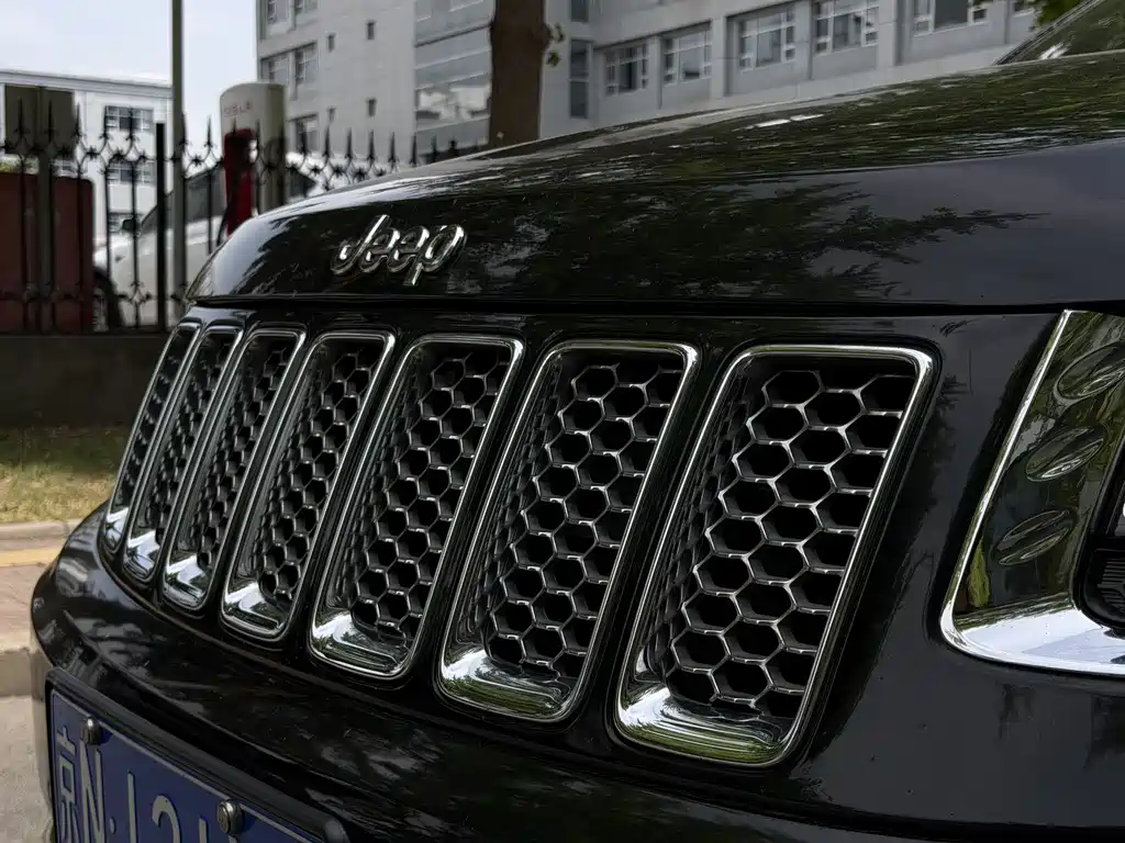 Jeep Grand Cherokee 2015 — фото 5