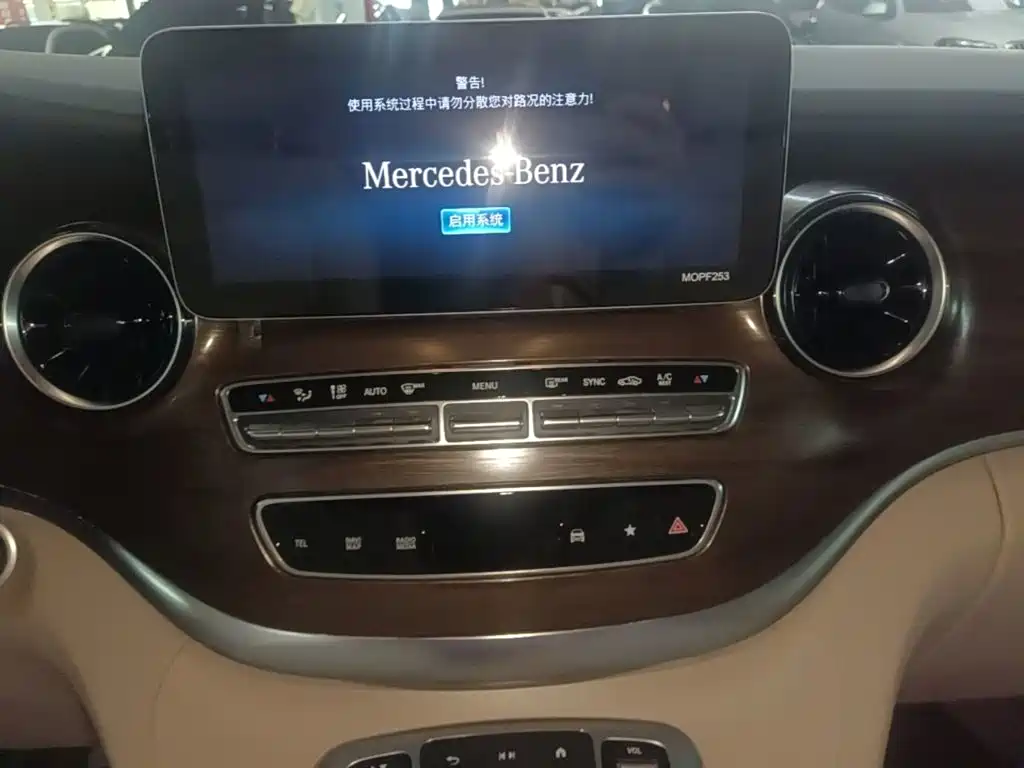 Mercedes-Benz V-Class 2022 — фото 13