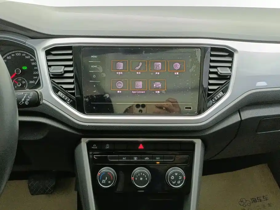 Volkswagen T-Roc 2023 — фото 13