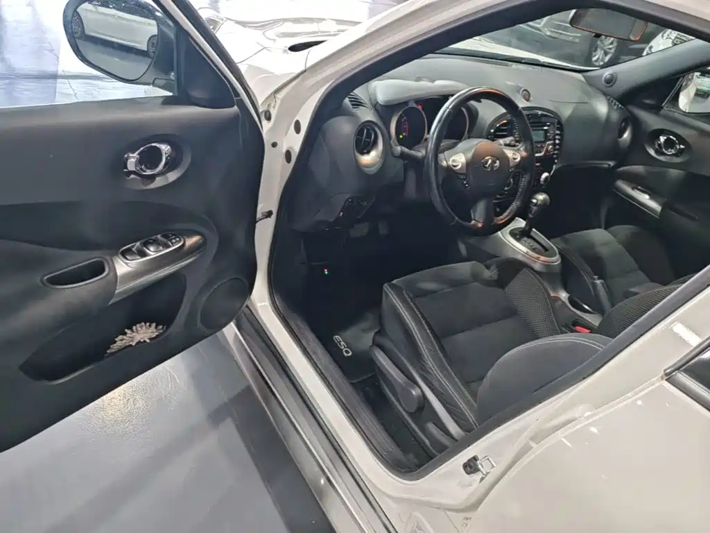 Infiniti ESQ 2016 — фото 12
