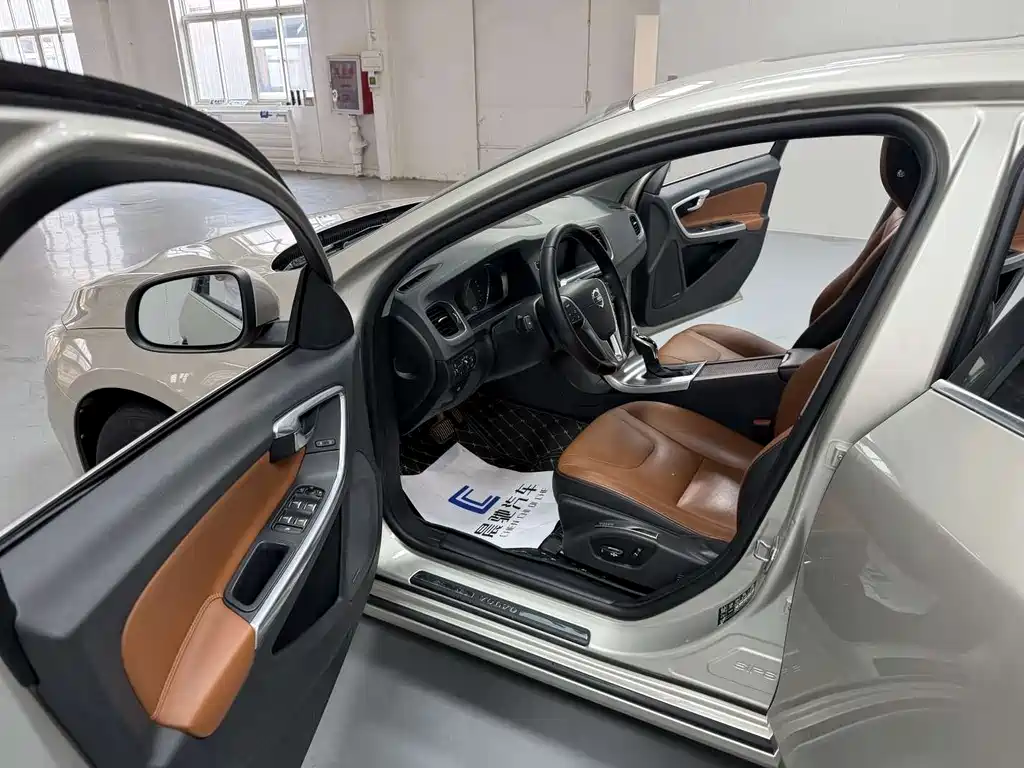 Volvo S60 2017 — фото 11
