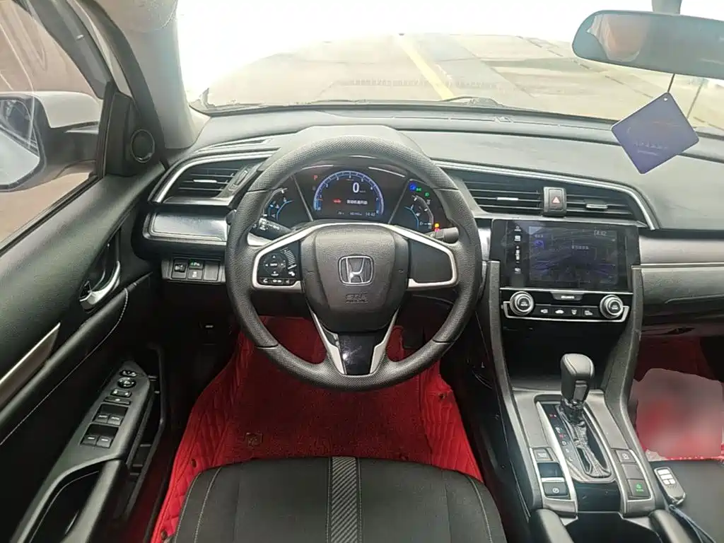 Honda Civic 2018 — фото 11
