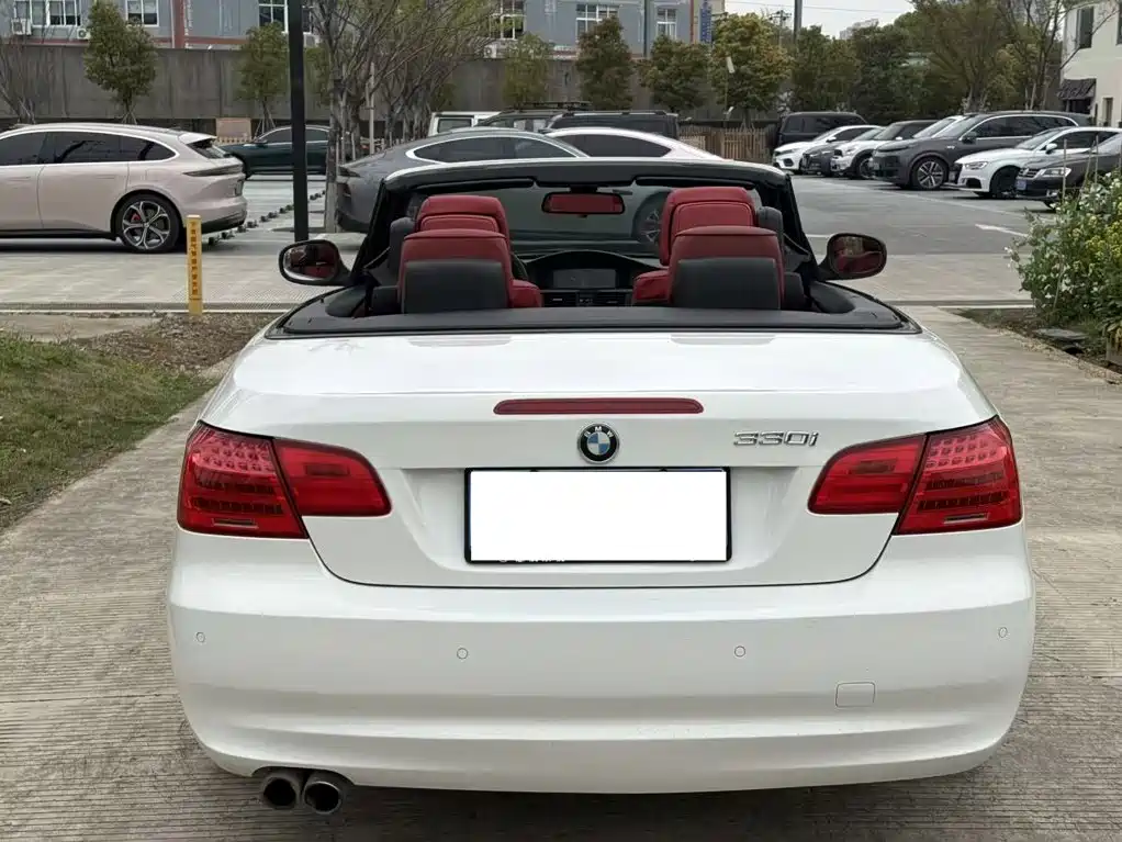 BMW 3 Series 2011 — фото 12
