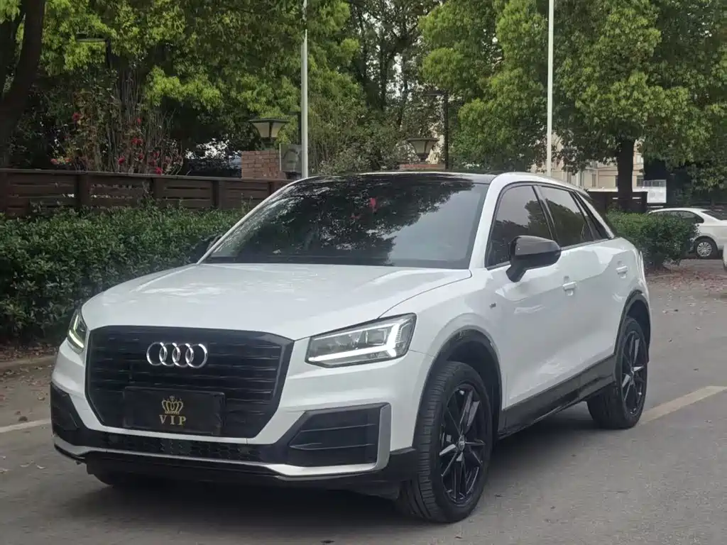 Audi Q2L 2021 — фото 1