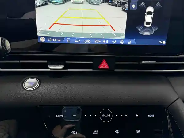 Hyundai Elantra 2023